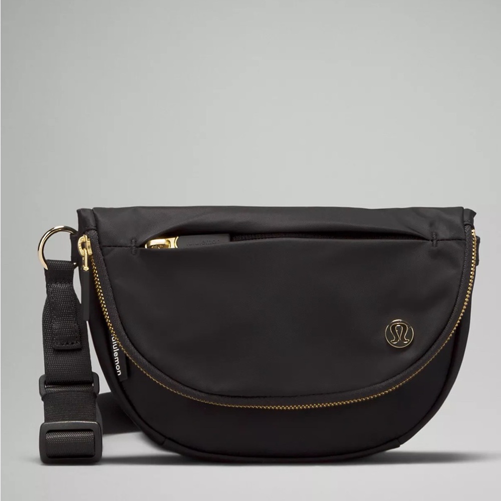 LULULEMON All Night Festival Crossbody Bag 5L NWT Black/ Gold Brand New …